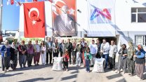 Mersin Büyükşehir Belediyesi'nden Erdemli'de zeytin fidanı ve mısır flake yem desteği