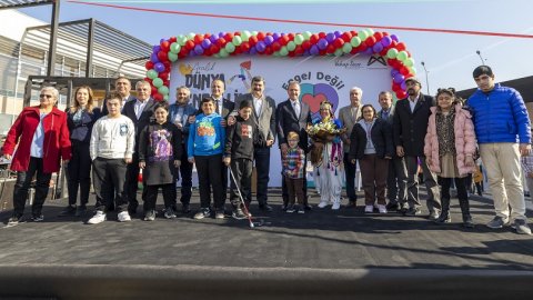 Vahap Seçer 3 Aralık Dünya Engelliler Günü'nde özel gereksinimli bireylerle buluştu