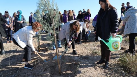 Adana Büyükşehir Belediyesi'nden kadına yönelik şiddete karşı farkındalık etkinliği