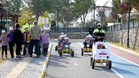 Kuşadası Belediyesi'nden miniklere trafik eğitimi