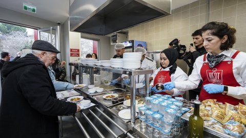 Üsküdar Belediyesi'nin ikinci Kent Lokantası Burhaniye'de hizmet vermeye başladı