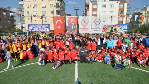 Muratpaşa Belediye Başkanı Ümit Uysal'dan amatör spor kulüplerine büyük destek