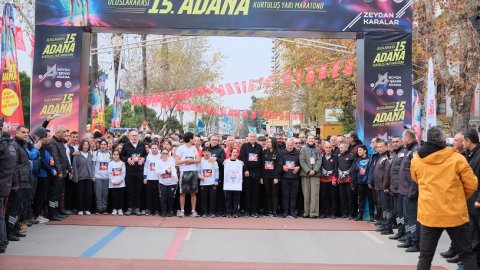 Adana'da 15. Uluslararası Kurtuluş Yarı Maratonu ve Halk Koşusu coşkuyla 