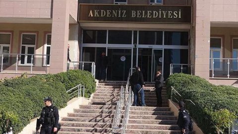 DEM Partili Akdeniz Belediyesi'ne kayyum atandı