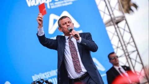 CHP lideri Özgür Özel’den 'kırmızı kart' eleştirilerine ilk yanıt