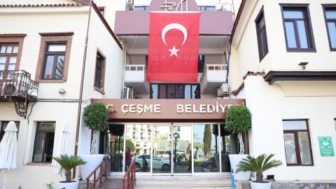 Çeşme Belediyesi’nden üniversiteli gençlere 10 bin TL destek