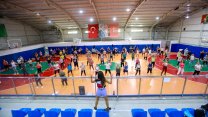 Karşıyaka Belediyesi'nden vatandaşlara yoga, pilates ve zumba etkinliği