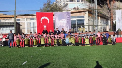 Bayraklı Belediyesi'nin U-10 Cup Futbol Turnuvası başladı