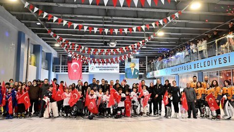 Muratpaşa Belediyesi Akdeniz’in ilk ve tek doğal buz pistini yeniden açtı