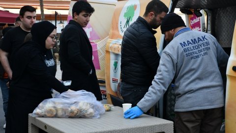 Mamak Belediyesi’nden öğrencilere sıcak çorba ikramı