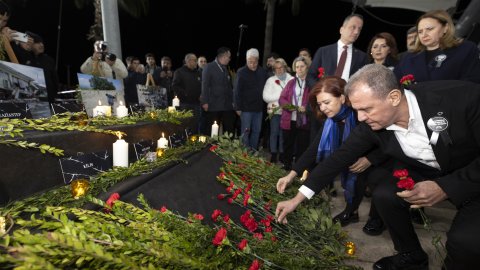 Mersin Büyükşehir Belediyesi'nden 6. Şubat depremlerinin 2. yılında Sessiz Yürüyüş'ten kareler