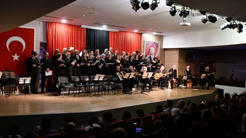 Çiğli Belediyesi İzmir Rebetiko Korosu'na ev sahipliği yaptı