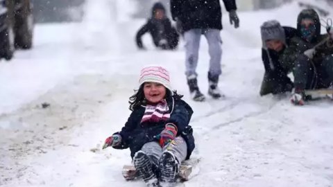 İstanbul'da bir ilçede okullara kar tatili