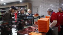 İzmit Belediyesi'nin Halk Et satışları Çınar Halk Market’te başladı